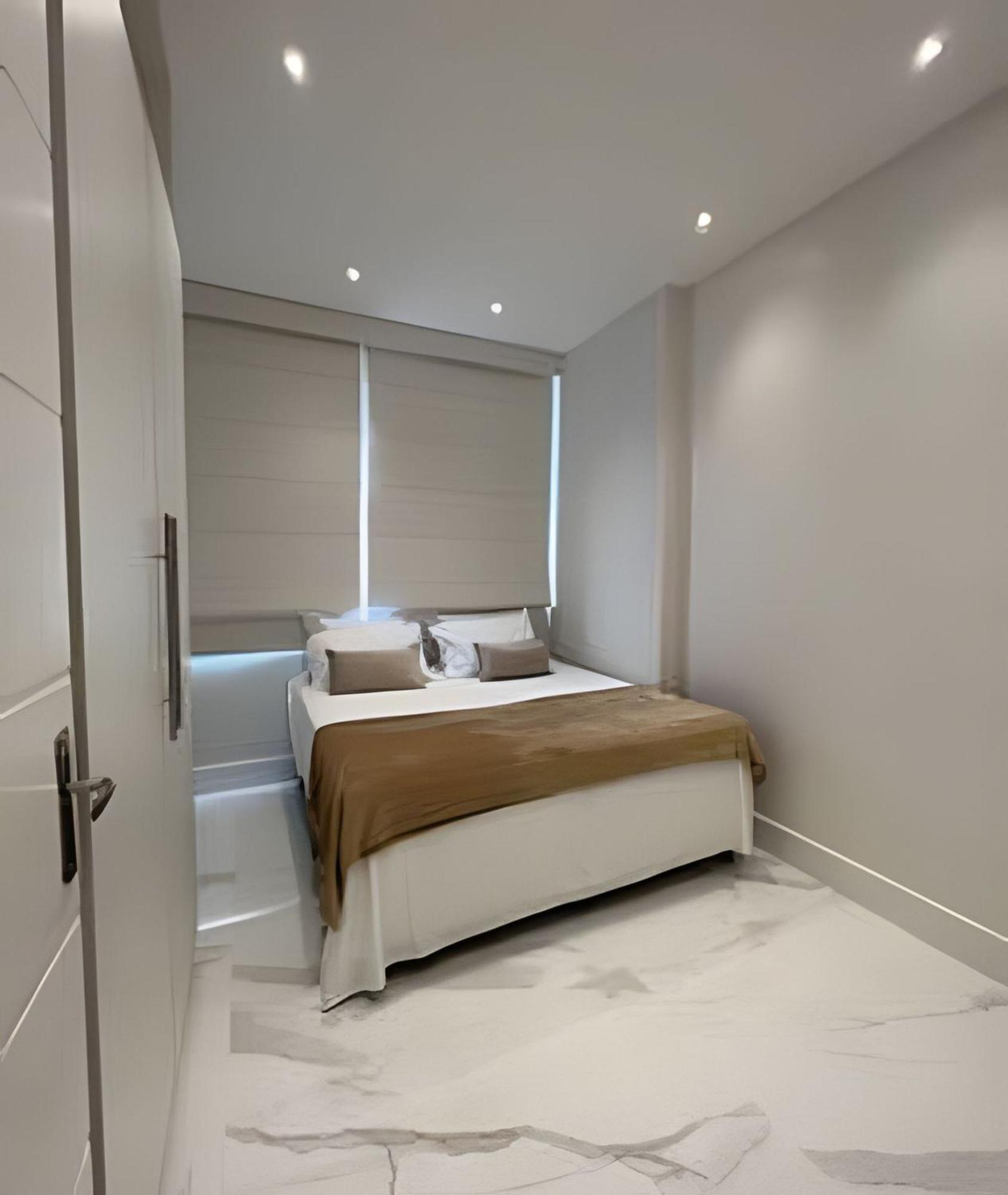 Maravilhoso De 2 Quartos Em Copacabana Quadra Da Apartamento Rio de Janeiro