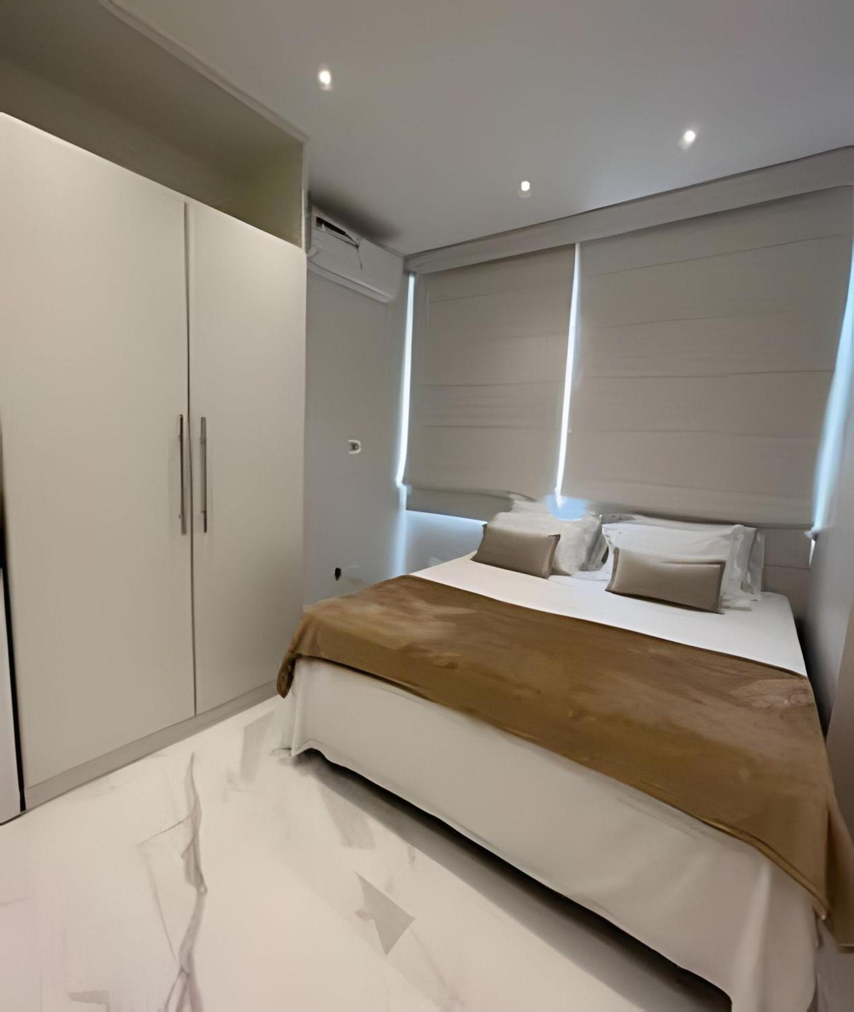 Maravilhoso De 2 Quartos Em Copacabana Quadra Da Apartamento